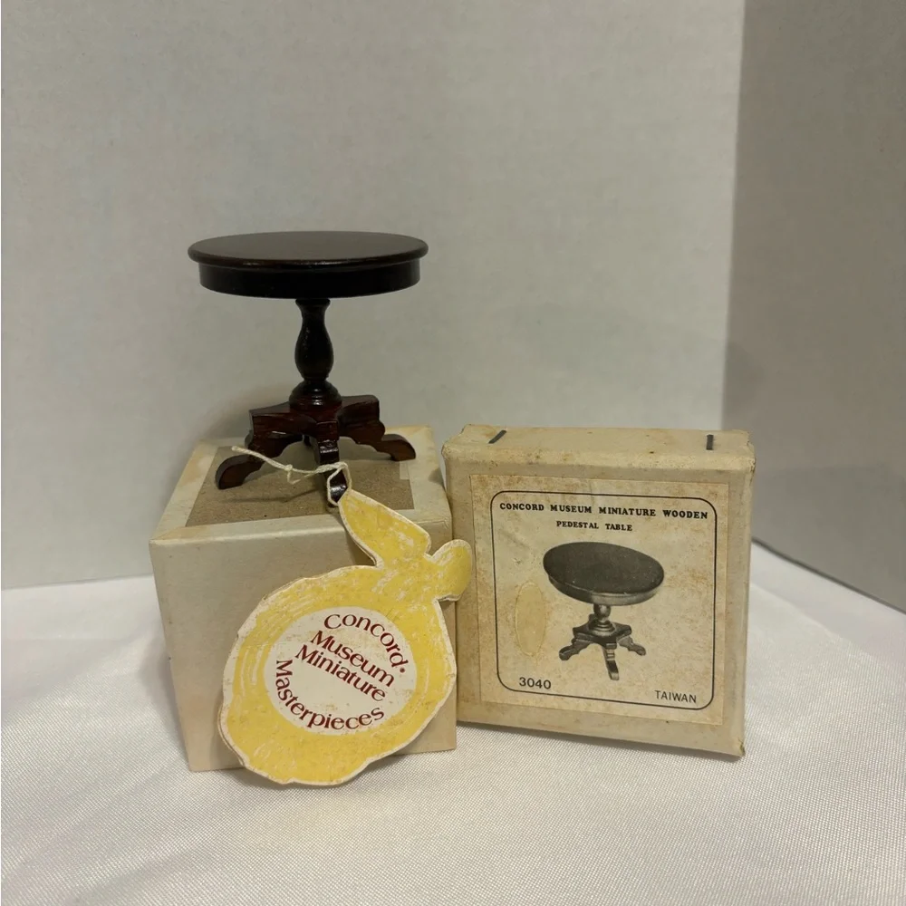 vintage Concord Museum Miniature Wooden Pedestal Table for Dollhouse model #3040